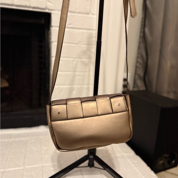 Elegant Metallic Woven Shoulder Bag - Picture 2 of 3